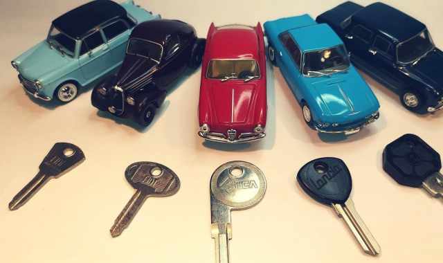 Bari, tra serrature e cimeli visita a "De Marzo" e "Sgobba": gli storici fabbricanti di chiavi